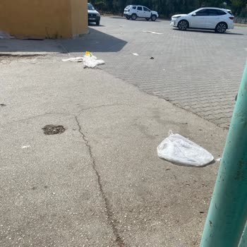 Şok Marketin Okul Önündeki Çöp Atma Sorunu