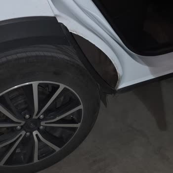 Fender İç Plastik Parçaları Sürekli Çıkıyor, Garanti Kapsamında Acil Çözüm Talebi