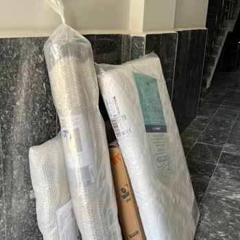DHL Kuryesinin Gebe Müşteriye Paketleri Kapıya Bırakması