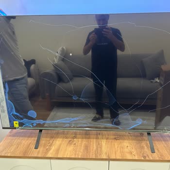 Kırık Ekranlı Televizyon Teslimatı, Mağaza Ve Philips’ten Çözüm Bekleniyor