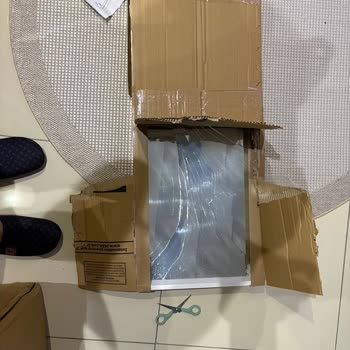 Kırık Boy Aynası Ve Eksik Parça Değişimi İçin Müşteri Hizmetlerinden Cevap Bekleniyor