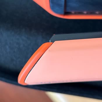 Dyson Airstrait Kozmetik Kusurlu Yapışkan Tabaka Ve Çizik Değişim Talebi