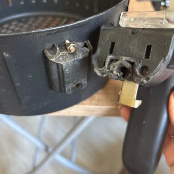 Fit Fry Smart Airfryer Tutma Yeri Sıcaklıktan Eritildi, Ücretsiz Tamir Veya Değişim Talebi