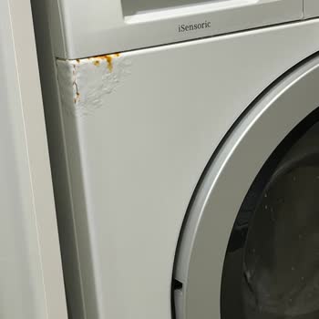 Siemens Çamaşır Makinesinin Ön Panelindeki Paslanma Ücretsiz Onarılmalı