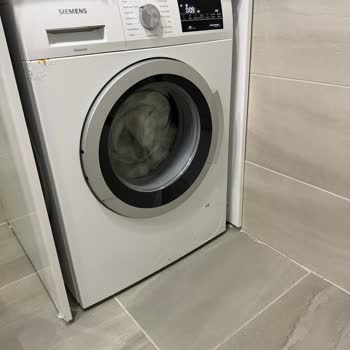 Siemens Çamaşır Makinesinin Ön Panelindeki Paslanma Ücretsiz Onarılmalı