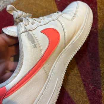 Nike Air Force 1 Ayakkabısında Erken Soyulma, Mağaza Kullanıcı Hatası Diyor