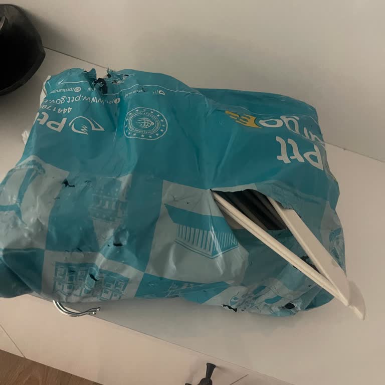 Kapıya Bırak Talimatı İhlal Edildi Ve Paket Yırtıldı