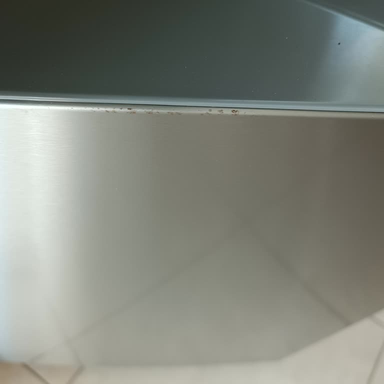 Defolu Dış Görünüm, Kapak Sorunu Ve Aşırı Isı Veren Siemens Buzdolabı