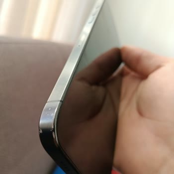 Premium Kalite 15 Pro Max Telefonunda Çizik Ve Yanıltıcı Bilgi, Hızlı Değişim Talebi