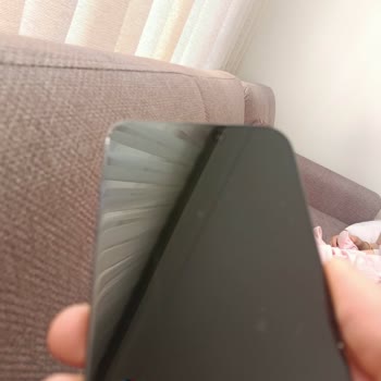 Premium Kalite 15 Pro Max Telefonunda Çizik Ve Yanıltıcı Bilgi, Hızlı Değişim Talebi