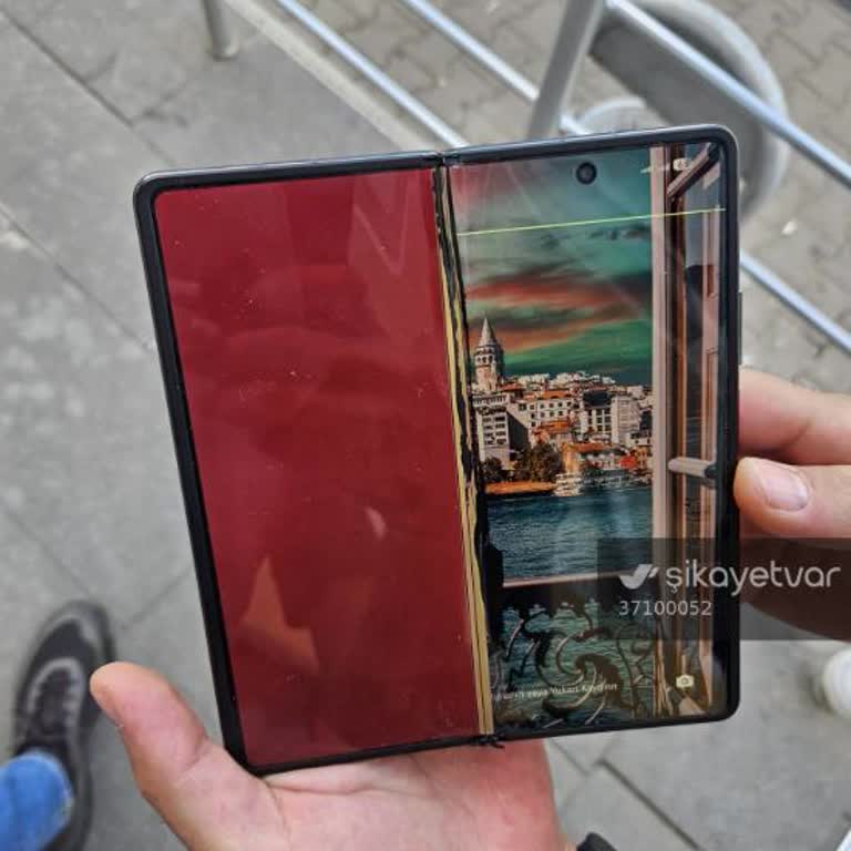Tecno Phantom Fold 2 Ekran Arızası Ve Ücretsiz Değişim Talebi