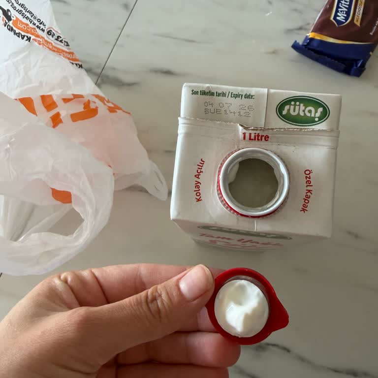 Çocuğa Son Kullanma Tarihi Geçmiş Süt Satışı Ve Personelin Umursamaz Tutumu