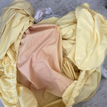 Renk Bulaşması Nedeniyle Çeyiz Pijaması Mobilya Ve Nevresim Takımını Zedeledi, Müşteri Hizmetleri Yardımsız Kaldı