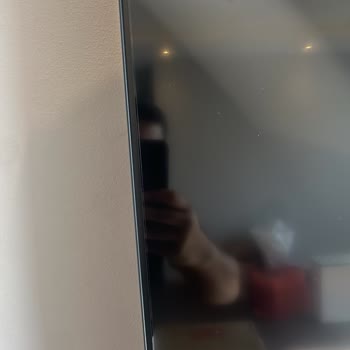 Kasada Ve Ekranda Çatlaklı LG Televizyon, Servis Ve Müşteri Hizmetleri Çözüm Sunmadı