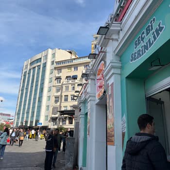 Burger King Taksim’de Tuvalet Hijyeni Kabul Edilemez