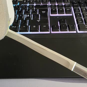 Corsair HS80 Kulaklıkta Pedlerin Çözülmesi Ve Sararma Sorunu