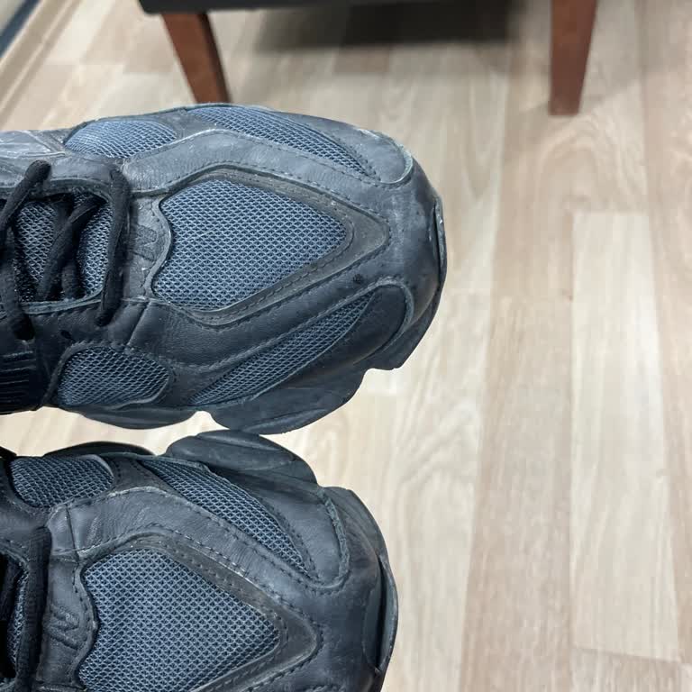 Zalando'dan Alınan New Balance Ayakkabının Kısa Sürede Deforme Olması