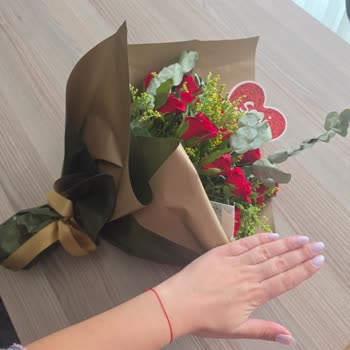 Teslimat Gecikmesi Ve Görselle Uyuşmayan Kalitesiz Buket