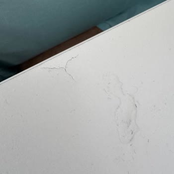 Malm Şifonyerde Soyulma Ve Komodinde Çatlak Tam İade Talebi