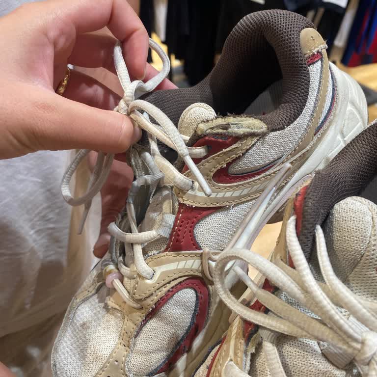Nike Ayakkabısında Kısa Sürede Dikiş Problemi Mağazanın Kullanıcı Hatası İddiası