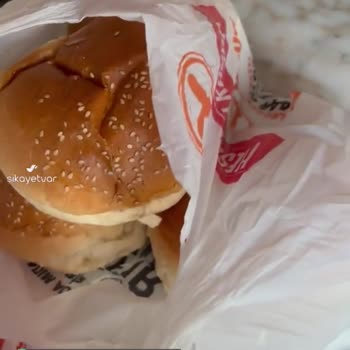 Köfteci Yusuf Ambalajsız Burger Ekmeğinden Böcek Çıktı