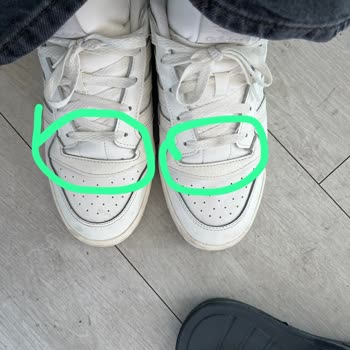 Kısa Sürede Görülen Dikiş Ve Dil Hatalarıyla Ayıplı Adidas Ayakkabı