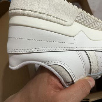 Kısa Sürede Görülen Dikiş Ve Dil Hatalarıyla Ayıplı Adidas Ayakkabı