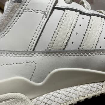 Kısa Sürede Görülen Dikiş Ve Dil Hatalarıyla Ayıplı Adidas Ayakkabı
