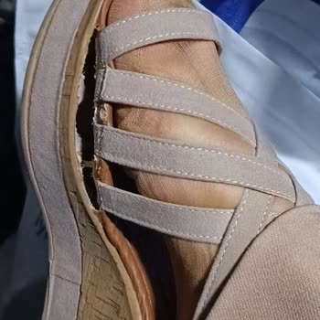 İlk Giyişte Yırtılan Sandalet Ve Satıcının Sorumluluk Reddi