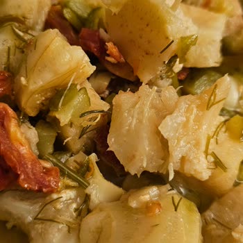 Kılçık Dolu Enginar Salatası, Kılçıksız Sözleriyle Çelişiyor