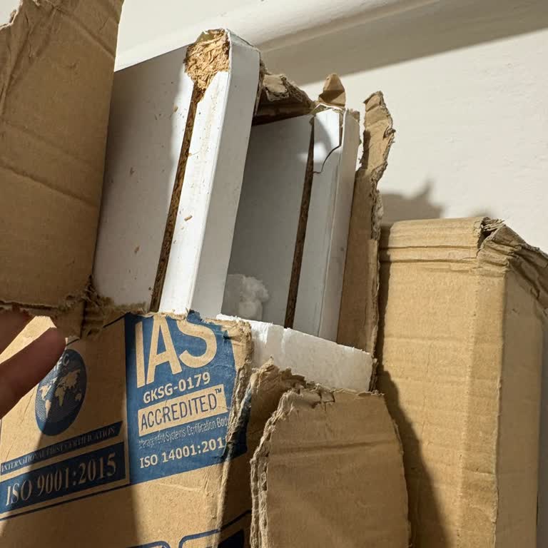 Kırık Gardırop Teslimatı Ve İade Sürecindeki Karışıklık