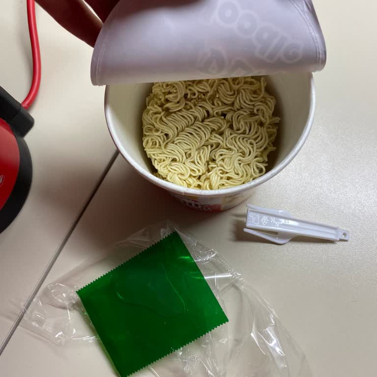 Dudomi Noodle’da Baharat Paketi Eksik