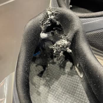 Skechers GO Walk Ayakkabılarda Kısa Sürede Çatlak Ve Yırtılma Sorunu