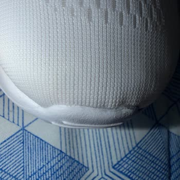 Defolu Nike Ve Puma Ayakkabılar İçin Tam İade Ve Değişim Talebi