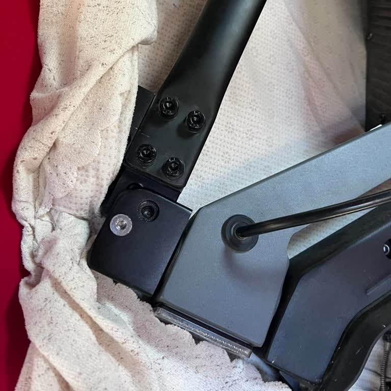 Onvo MX2 Scooter’da Katlanma Vidalı Parçasının Düşmesi Ve Garanti Reddi
