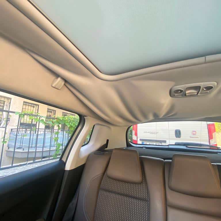 Peugeot 2008 Tavan Döşemesi Erken Sarkma Ve Garanti Reddi
