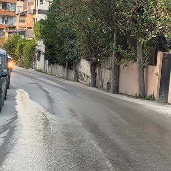 Hatay Büyükşehir Belediyesi Sümerler Mahallesi Dursuniye Caddesi’nde Asfalt Çatlağından Atık Su