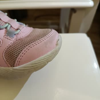 Skechers Çocuk Ayakkabısında Erken Burun Soyulması Üretim Hatası İddiası