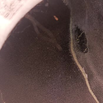 Ayakkabının İç Astarı Yırtıldı Ayağım Tahriş Ve Boya Lekesi Oluştu