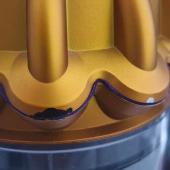 Dyson Süpürge Motor Bölümündeki Boya Dökülmesi İçin Çözüm Talebi