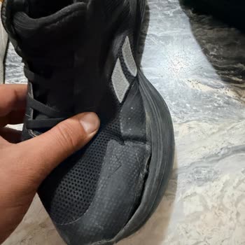 In Street Mağazasında Ayakkabı Tabanı Sorunu