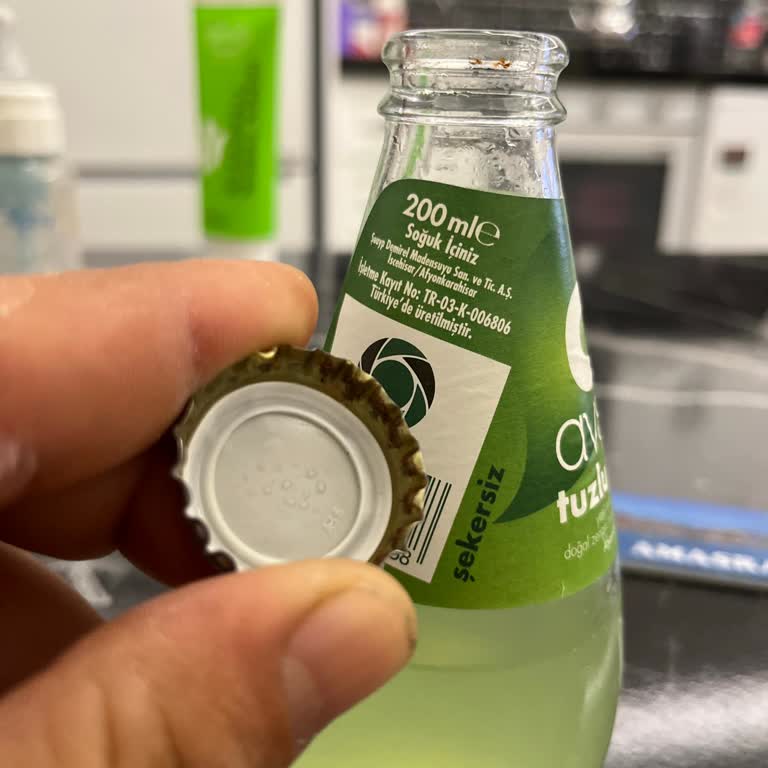 Avşar Tuzlu Erik Soda 200 Ml Şişelerinde Metal Kapak Paslanması Sağlık Riskine Yol Açıyor