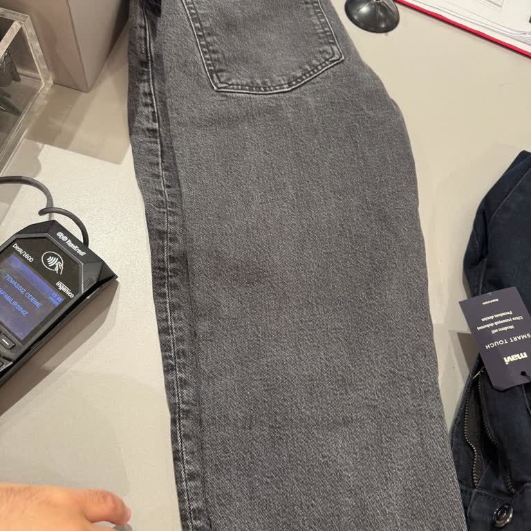 Çekme Ve Renk Değişimi Yaşayan Pantolon İçin Mağaza Çözüm Sunmuyor