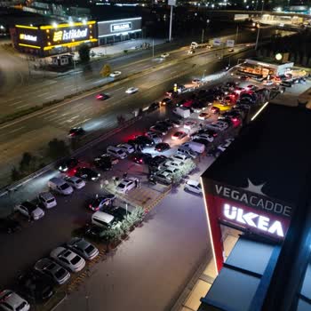 Vega Cadde AVM Çevresinde Gece Trafik Ve Tehlikeli Sürüşler Güvenliği Tehdit Ediyor