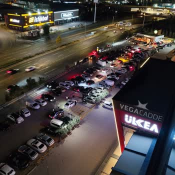 Vega Cadde AVM Çevresinde Gece Trafik Ve Tehlikeli Sürüşler Güvenliği Tehdit Ediyor
