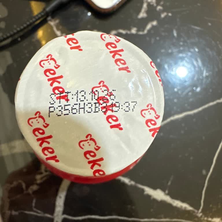 Eker Kefir Şişelerinde Patlama, Tat Değişikliği Ve Mide Bulantısı