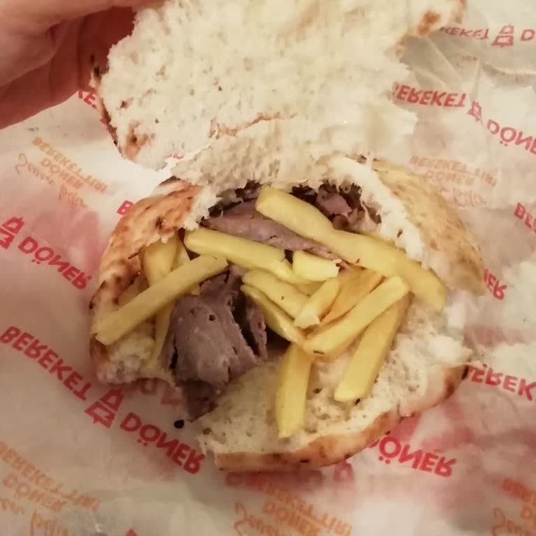 Yüksek Fiyatlı, Bayat Ekmekli Ve Et İçermeyen Döner Şikayeti