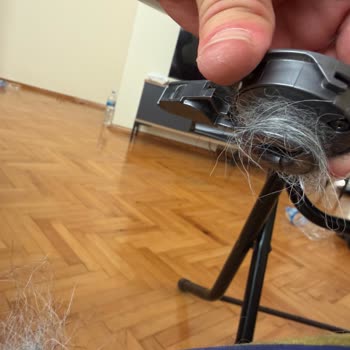 Dyson V15 Köpek Tüyleriyle Kilitleyen Başlık Sorunu