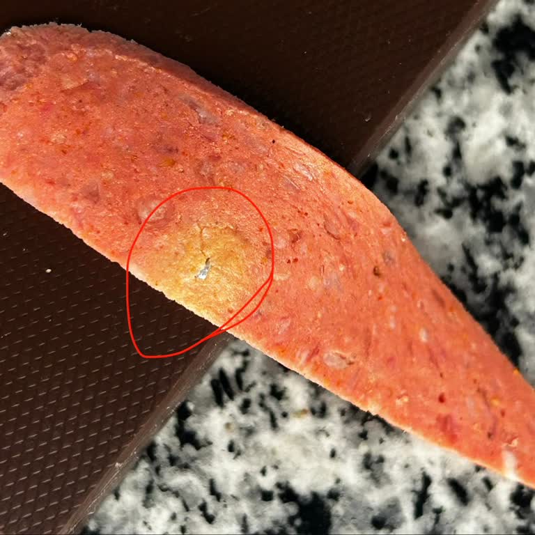 Lezita Baton Sucuğunda Metal Parçası: Gıda Güvenliği Riskinde