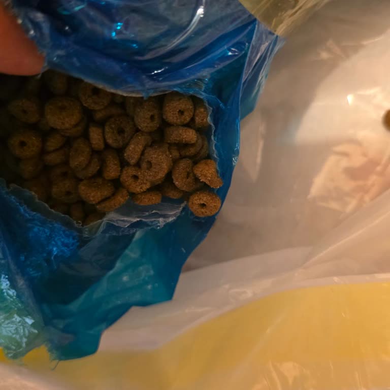 Kapalı Orijinal Royal Canin Hipoalerjenik Mama Yerine Açık Ve Markasız Ürün Gönderildi